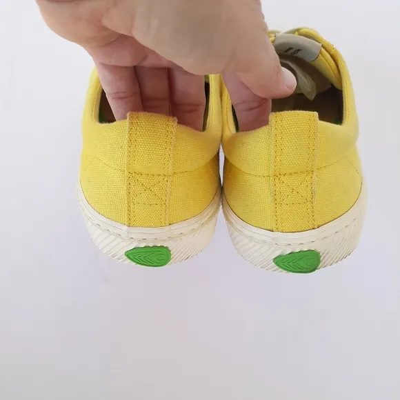 Cariuma Canvas Sneakers Yellow Mens 9.5