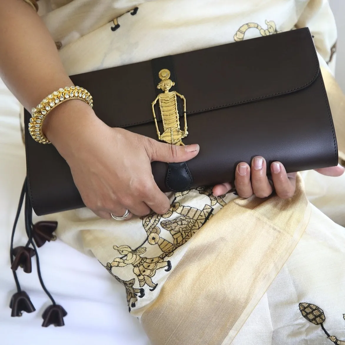 "Ekaya" HANDHELD CLUTCH