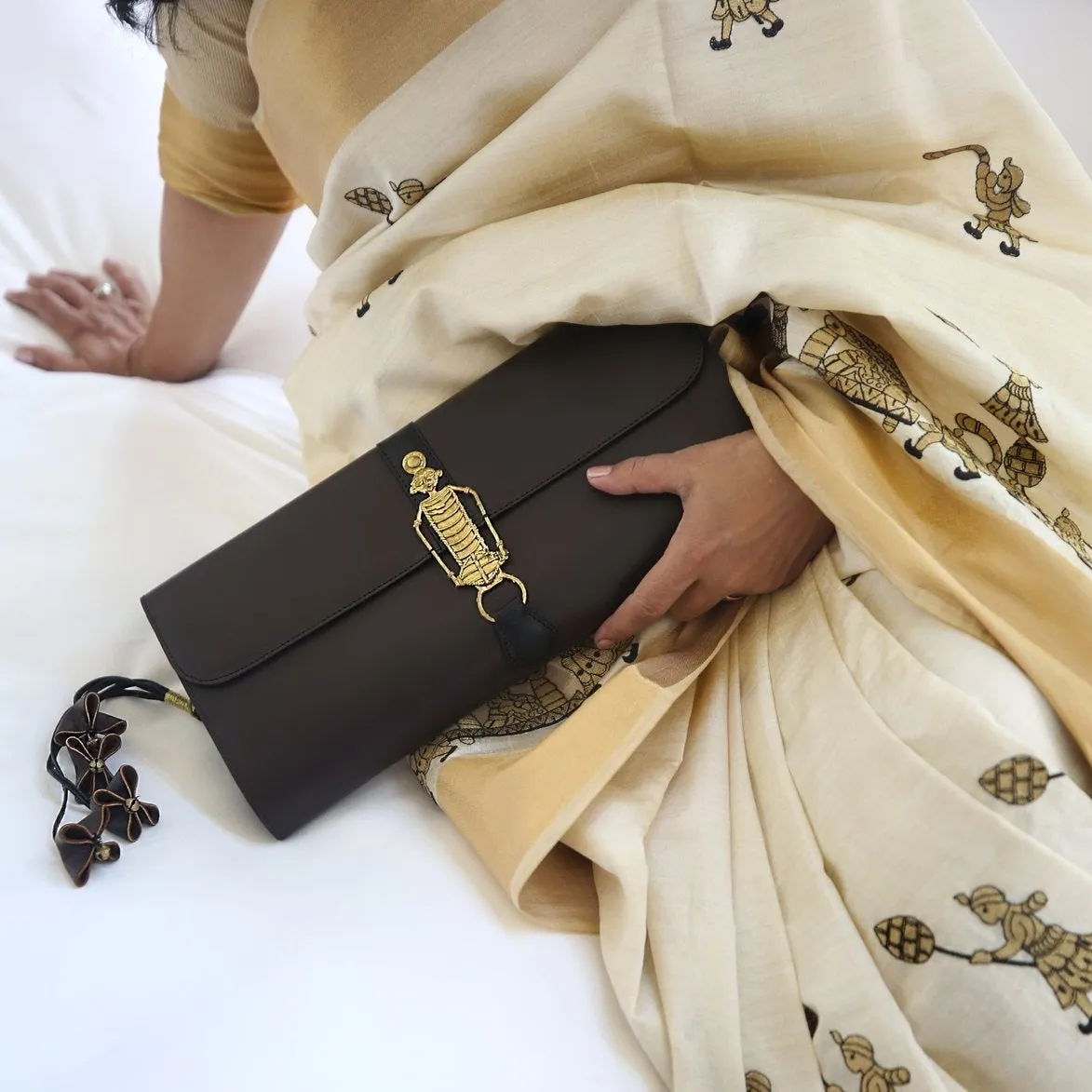 "Ekaya" HANDHELD CLUTCH