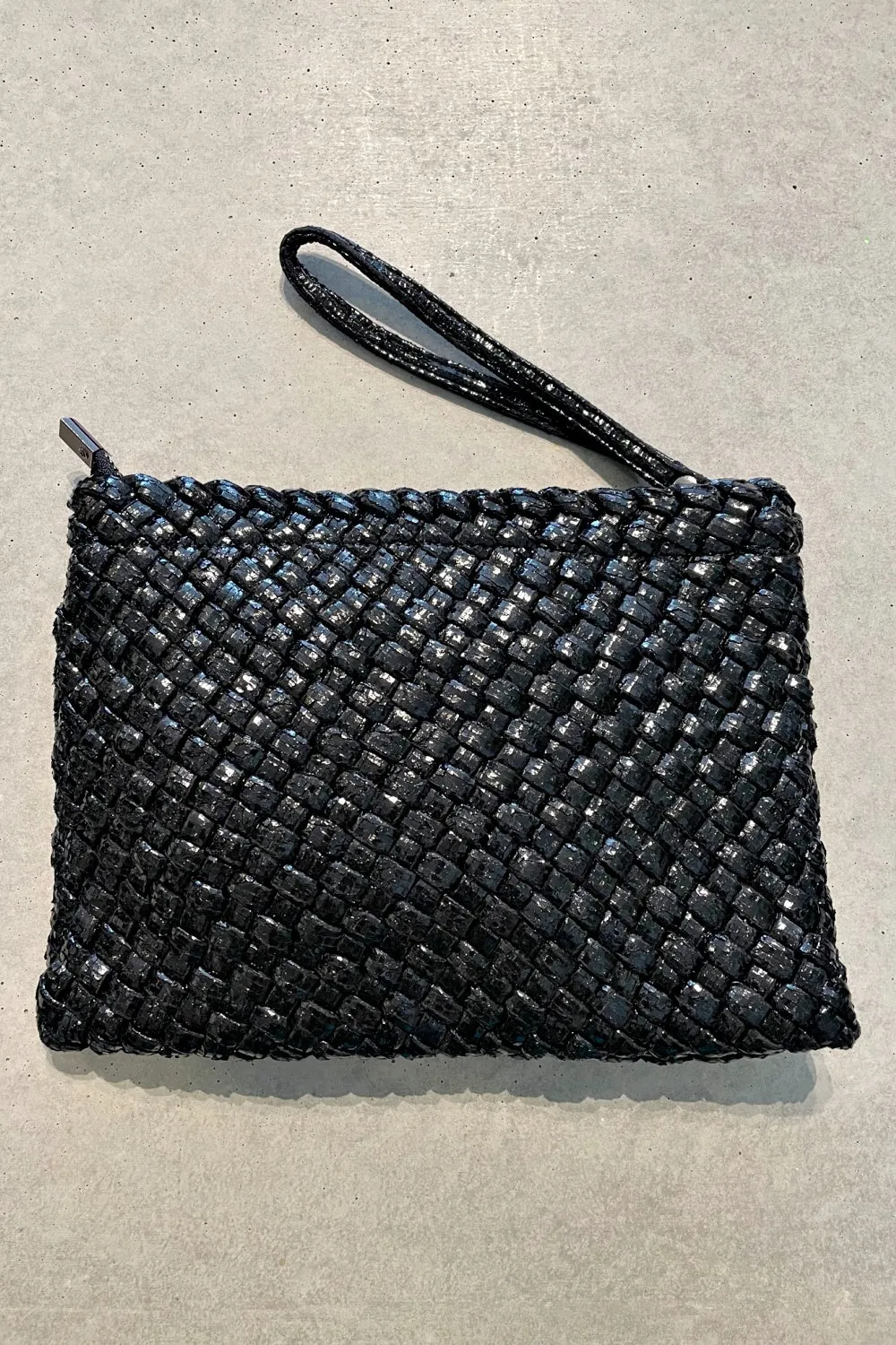 ROSELLE AGNES CROSSBODY ZIP CLUTCH BLACK