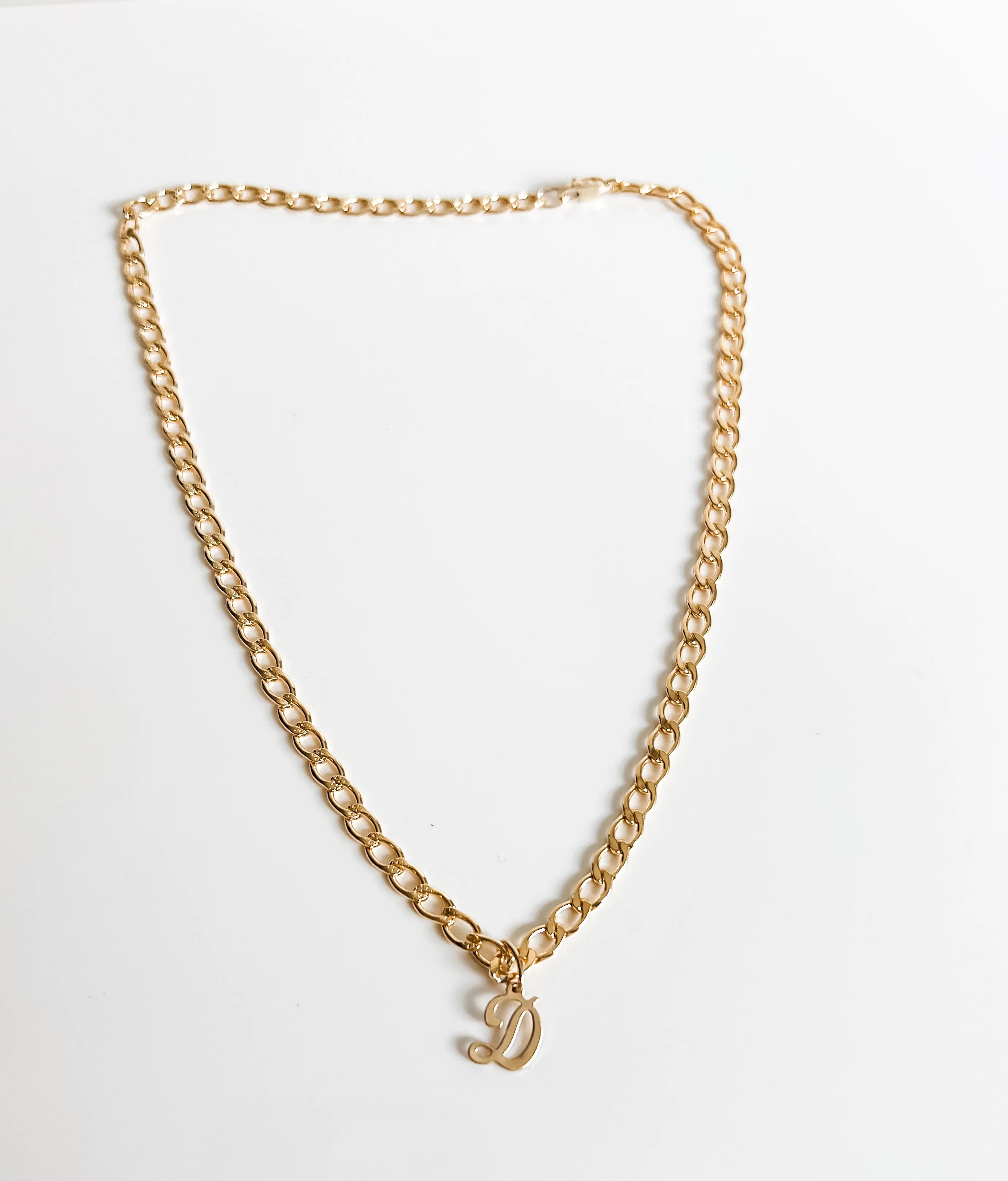 SCRIPT INITIAL NECKLACE